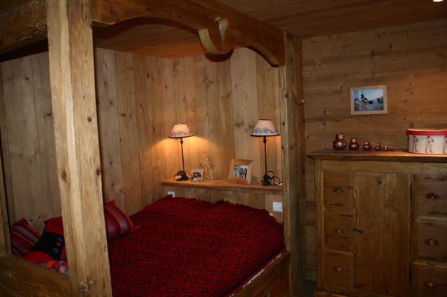 Chambre devant  (lit clos et meuble)